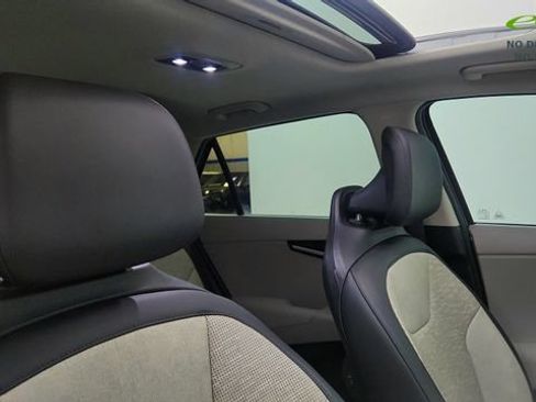 Used 2024 Kia Niro Wave w/ Wave Preserve Package FWD image 21