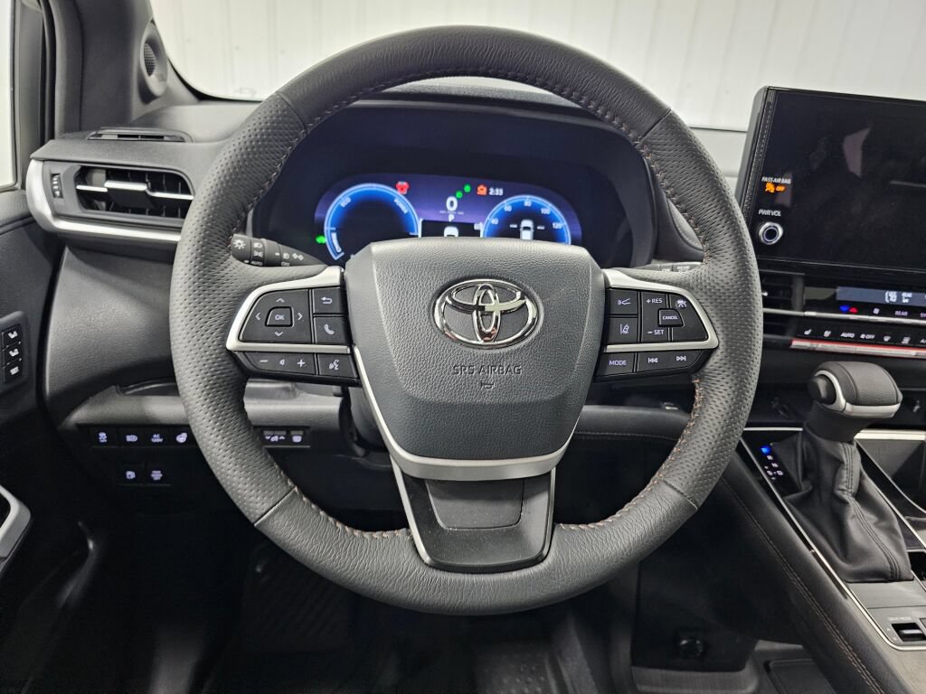 Used 2026 Toyota Sienna Platinum AWD/4WD image 14