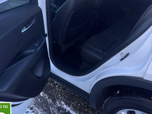 Used 2022 Cadillac XT4 Luxury w/ Cold Weather Package image 19