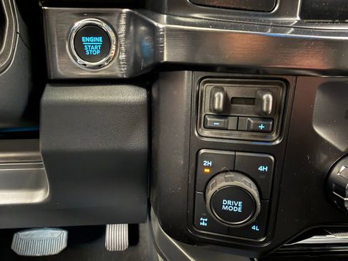 New 2026 Ford F250 Lariat w/ Black Appearance Package image 25