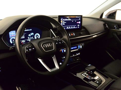 Used 2023 Audi Q5 e Premium w/ Convenience Package image 32