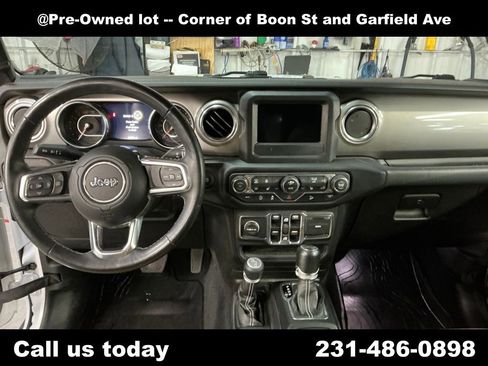 Used 2018 Jeep Wrangler Unlimited Sahara w/ Cold Weather Group image 17