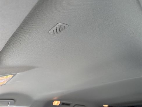 Used 2019 Toyota Highlander LE image 23