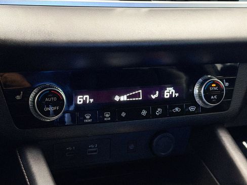 Used 2024 Mitsubishi Outlander SE image 10