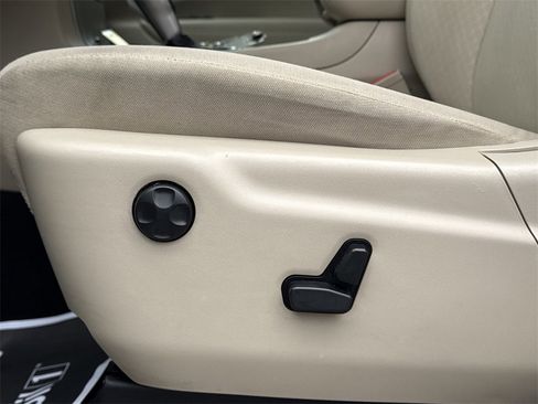 Used 2021 Jeep Grand Cherokee Laredo w/ Security & Convenience Group image 24