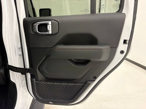 Used 2021 Jeep Wrangler Unlimited Sahara AWD/4WD image 32