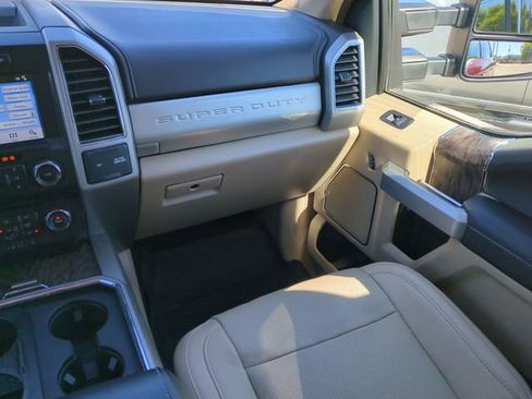 Used 2018 Ford F250 Lariat w/ Chrome Package image 19