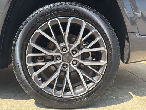 Used 2025 Jeep Grand Cherokee L Summit AWD/4WD image 9