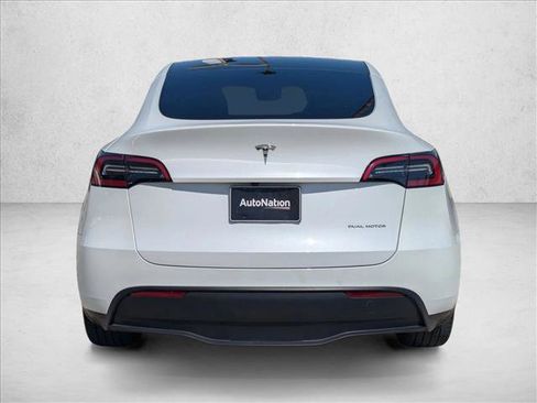 Used 2024 Tesla Model Y Long Range AWD/4WD image 7