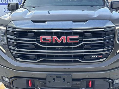 Used 2023 GMC Sierra 1500 AT4 w/ Technology Package AWD/4WD image 3