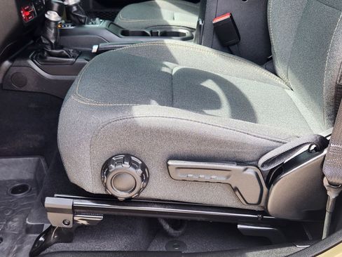 Used 2025 Jeep Wrangler Sport image 29