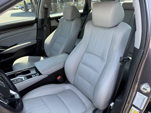 Used 2018 Honda Accord Touring image 12