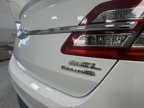 Used 2015 Ford Taurus SEL FWD image 41