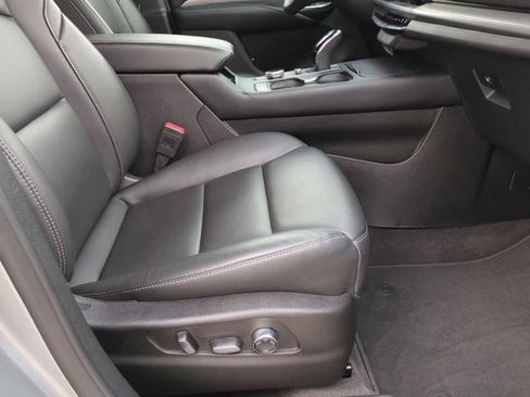 Used 2025 Cadillac XT4 Premium Luxury image 28
