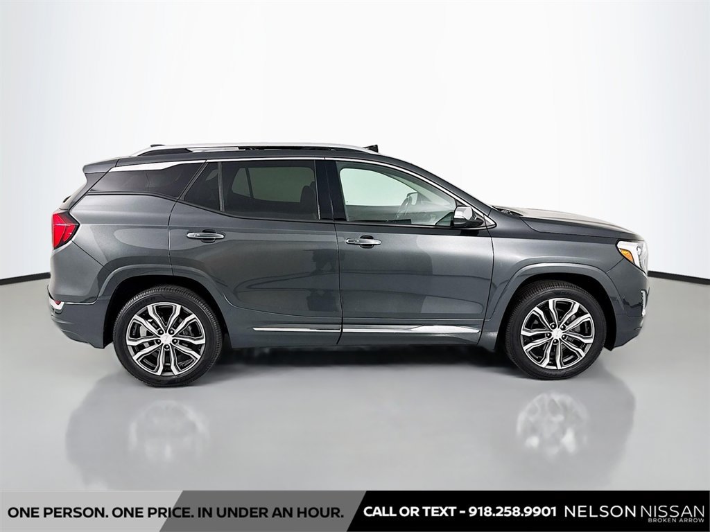 Used 2020 GMC Terrain Denali w/ Denali Premium Package AWD/4WD image 4