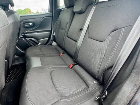 Used 2022 Jeep Renegade Altitude w/ Sun/Sound Group AWD/4WD image 12