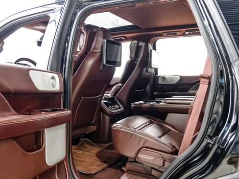 Used 2018 Lincoln Navigator Black Label w/ Cargo Package AWD/4WD image 54