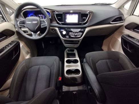 Used 2023 Chrysler Voyager LX image 38