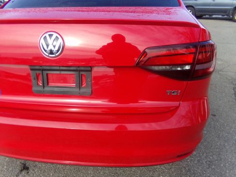 Used 2016 Volkswagen Jetta Sport w/ Lighting Package image 9