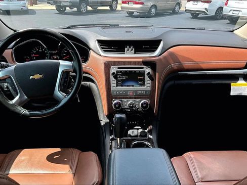 Used 2017 Chevrolet Traverse LT FWD image 5