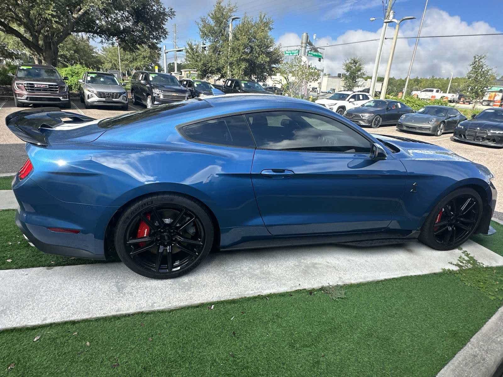 Used 2021 Ford Mustang Shelby GT500 w/ Technology Package RWD image 7