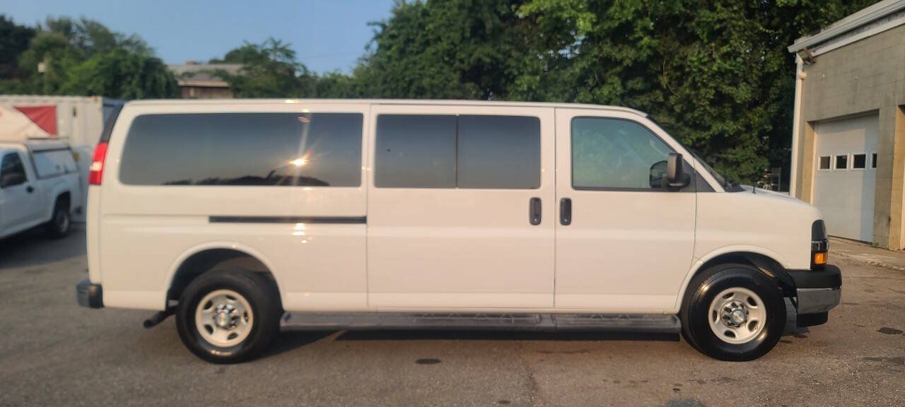 Used 2019 Chevrolet Express 3500 LT w/ LT Preferred Equipment Group RWD image 9