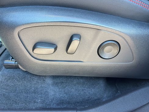 Used 2024 Chevrolet Traverse RS image 39