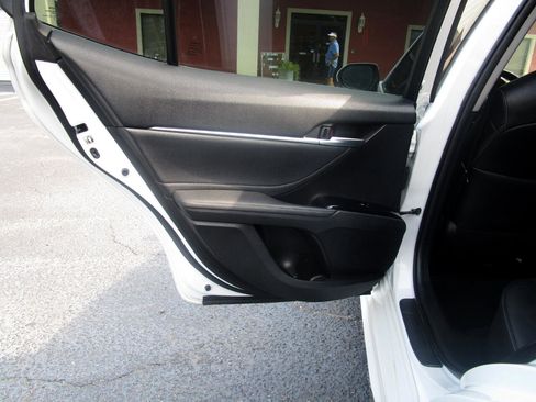 Used 2018 Toyota Camry XSE image 22