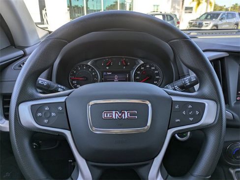 New 2024 GMC Terrain SLE w/ Driver Convenience Package image 30