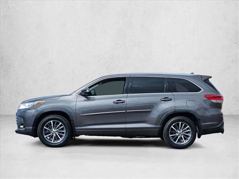 Used 2017 Toyota Highlander XLE AWD/4WD image 9