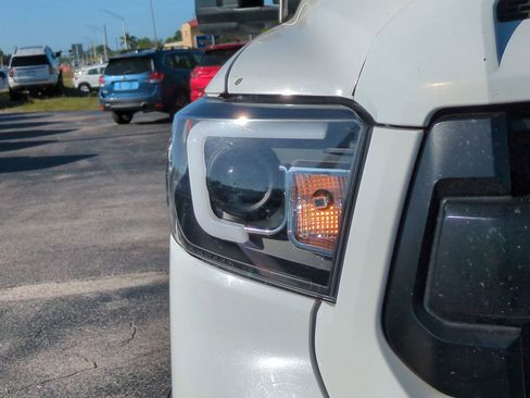 Used 2016 Toyota Tundra SR5 w/ SR5 Upgrade Package image 10