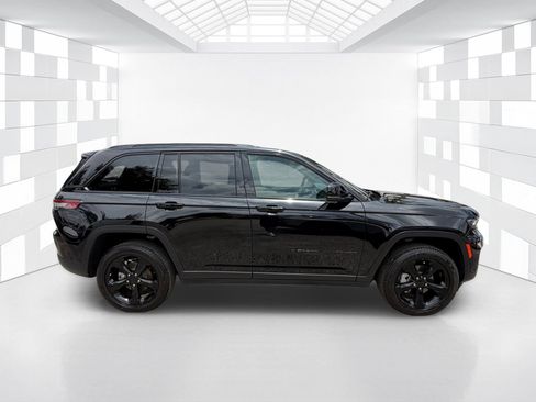Used 2025 Jeep Grand Cherokee Limited w/ Black Appearance Package RWD image 8