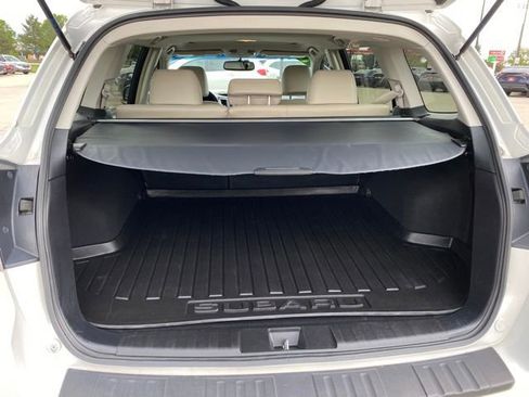 Used 2013 Subaru Outback 2.5i Limited w/ Moonroof Pkg AWD/4WD image 22