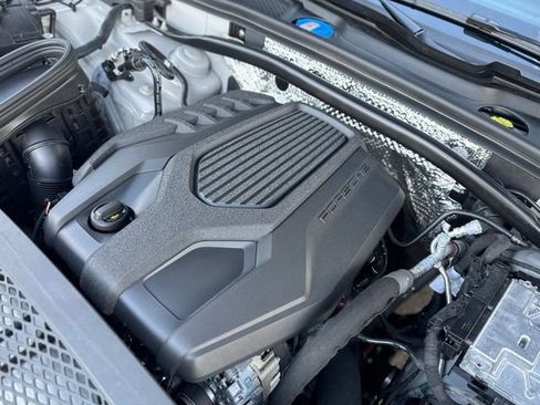 Used 2026 Porsche Macan AWD/4WD image 25