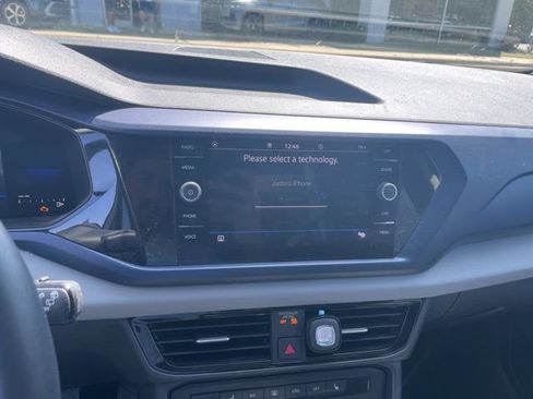 Used 2022 Volkswagen Taos SE image 9