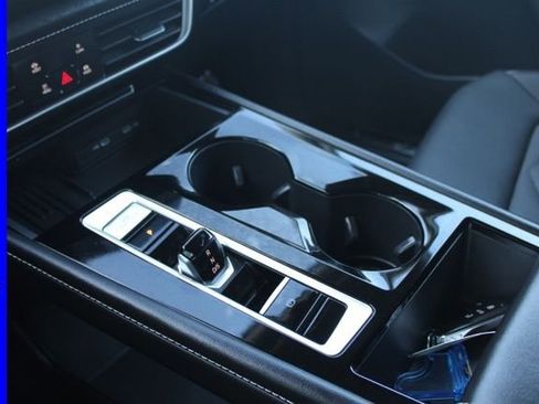 Used 2025 Volkswagen Atlas SE image 40