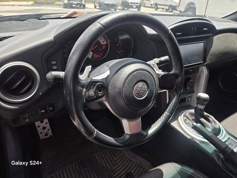 Used 2017 Toyota 86 RWD image 7