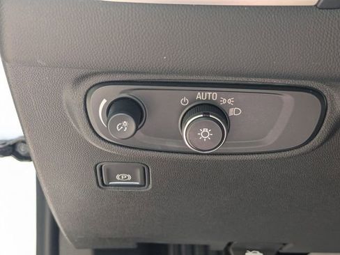 Used 2024 GMC Terrain SLE FWD image 16