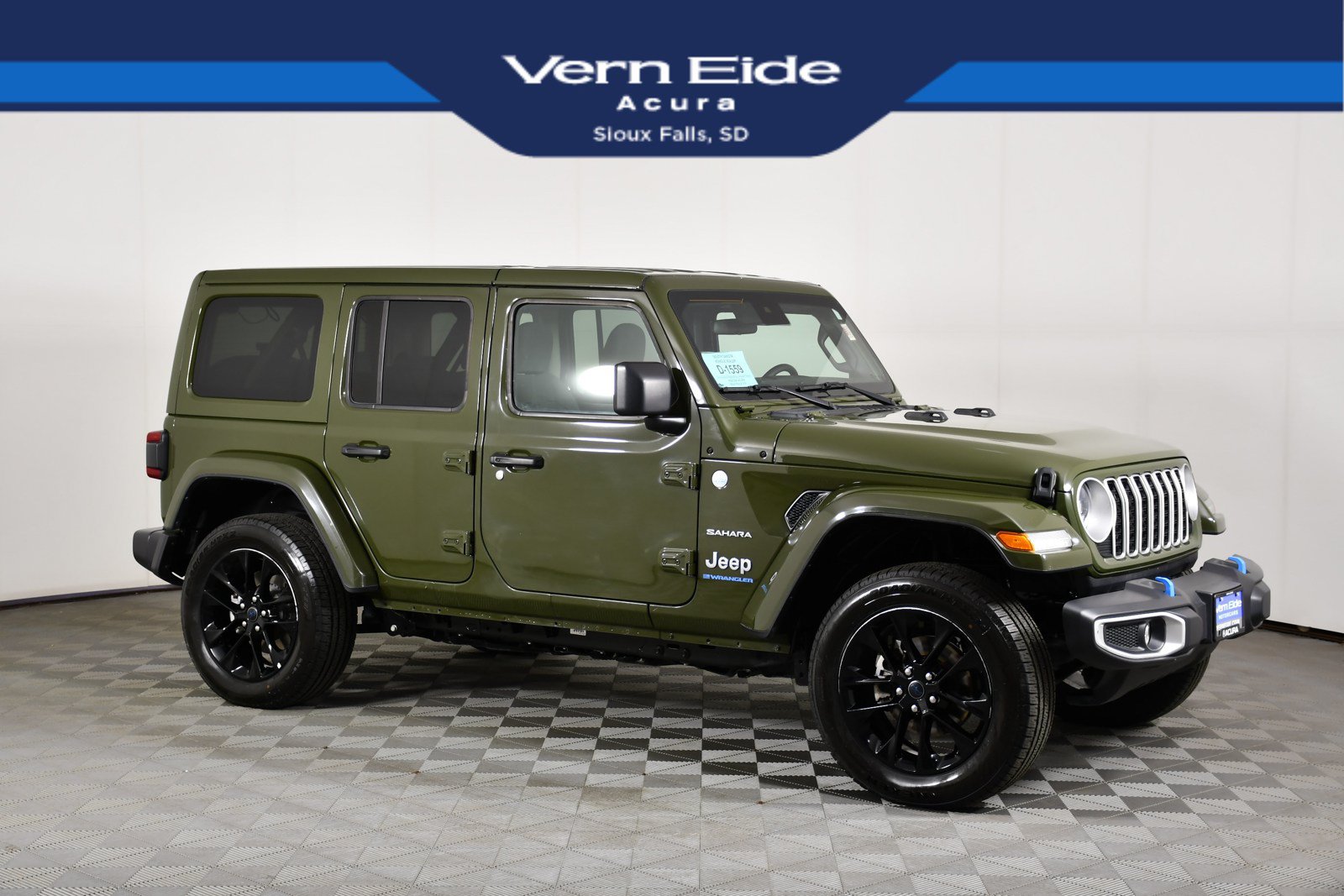 Used 2024 Jeep Wrangler Unlimited Sahara AWD/4WD image 1