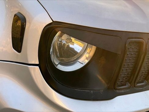 Used 2020 Jeep Renegade Latitude image 27