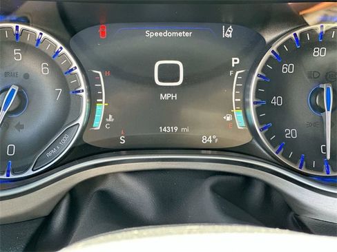 Used 2024 Chrysler Pacifica Pinnacle image 32