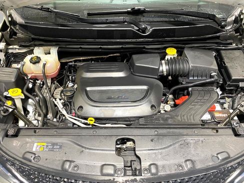 Used 2022 Chrysler Voyager LX FWD image 27