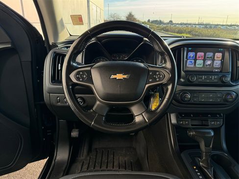 Used 2017 Chevrolet Colorado Z71 w/ Z71 Midnight Edition image 13