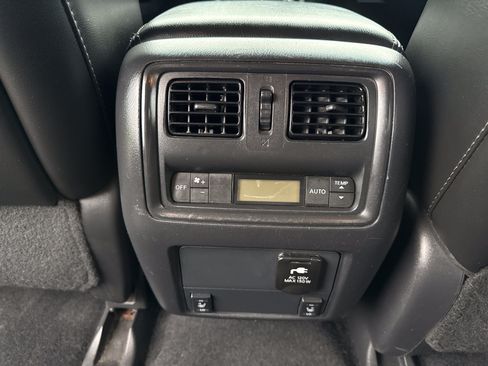 Used 2014 Nissan Pathfinder Platinum FWD image 30
