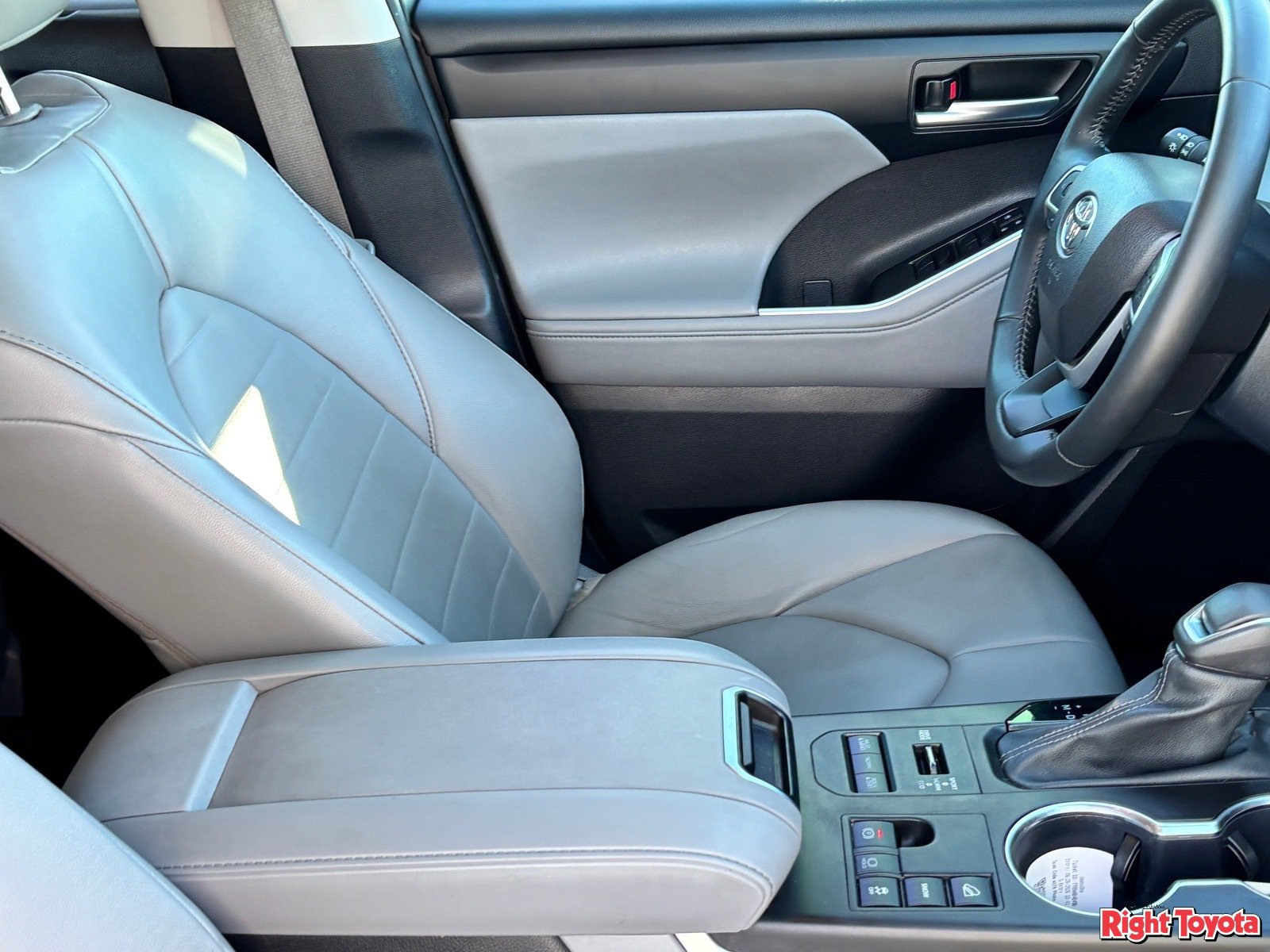 Used 2024 Toyota Highlander XLE AWD/4WD image 14