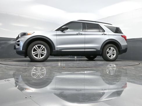 Used 2023 Ford Explorer XLT w/ Equipment Group 202A image 31