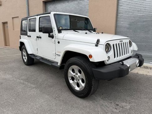 Used 2014 Jeep Wrangler Unlimited Sahara AWD/4WD image 3