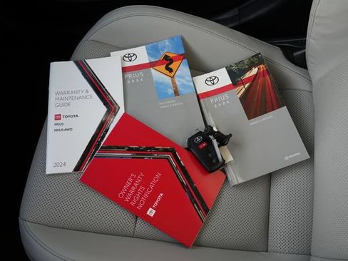 Used 2024 Toyota Prius XLE FWD image 42