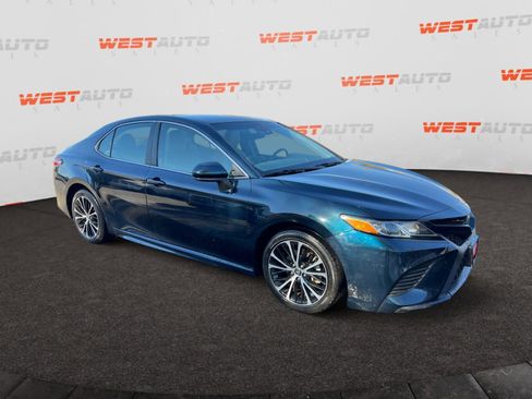 Used 2018 Toyota Camry LE image 7
