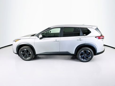 Used 2024 Nissan Rogue SV image 4